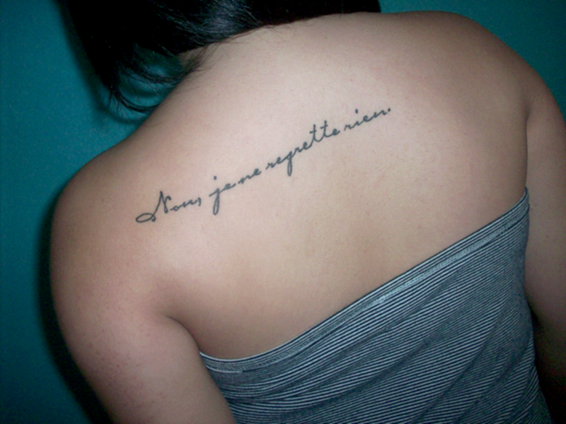 Идти вперед на латыни. Татуировки надписи на французском. Тату на латыни. Тату жизнь. Каждому свое тату.