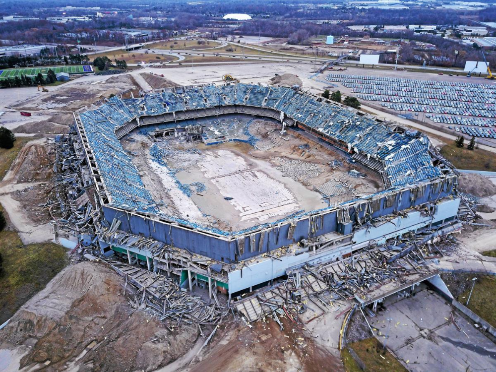 Понтиак Сильвердоум стадион. Понтиак Сильвердоум - самый большой заброшенный стадион в мире. Заброшенный футбольный стадион в России. Заброшенный стадион в Москве.