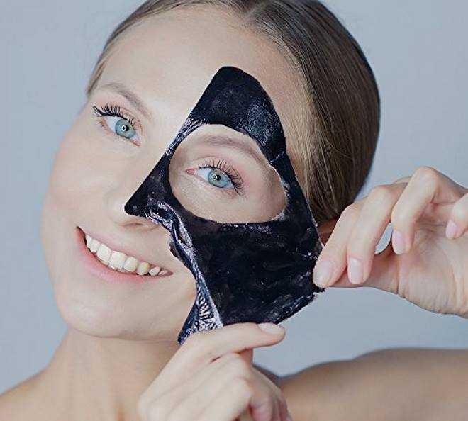 Домашняя маска для лица с углем