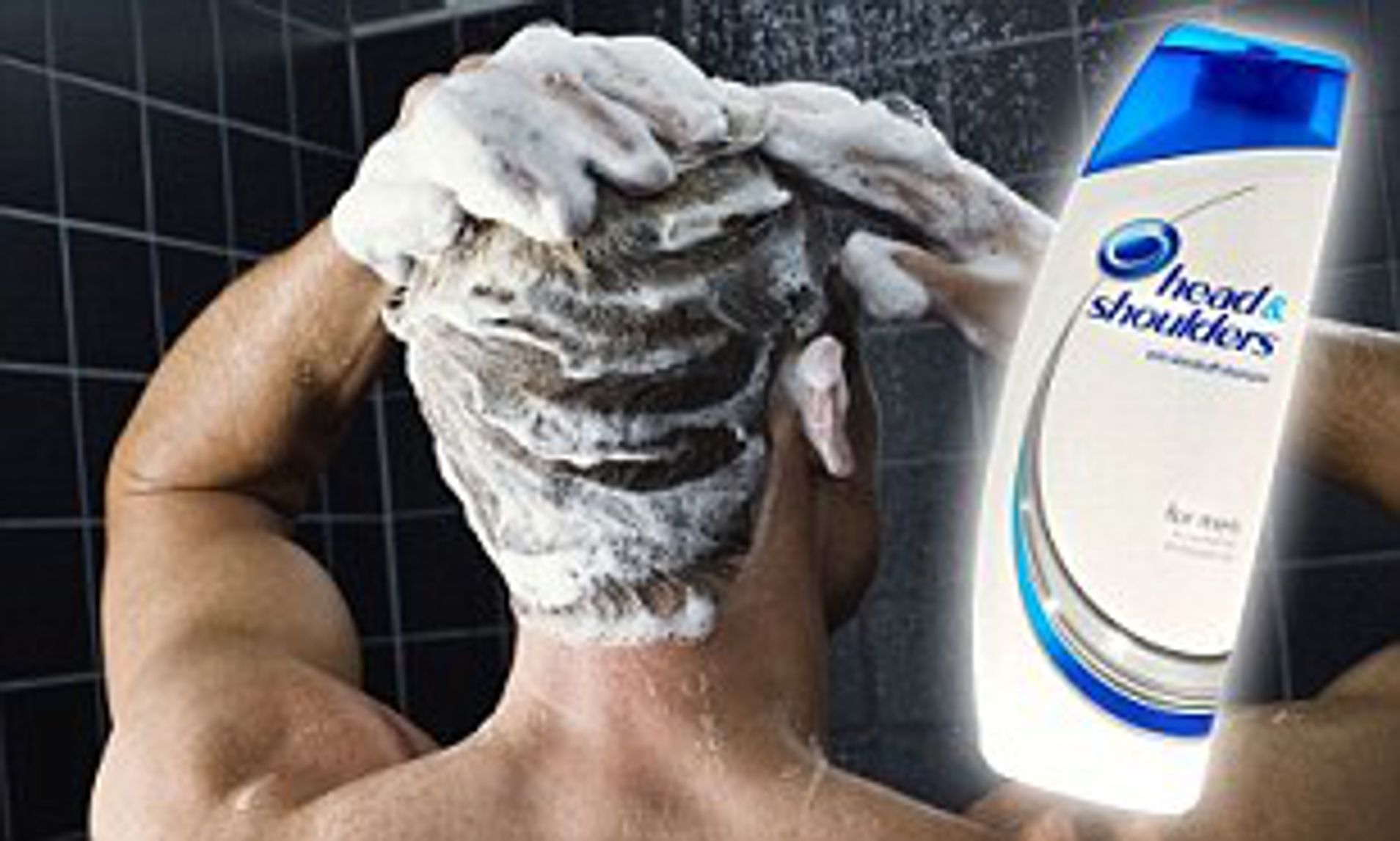 Можно ли мыть. Шампунь Хеден Шолдерс Мем. Реклама шампуня head and Shoulders. Хеден Шолдерс мемы. Кожа головы реклама шампуня.