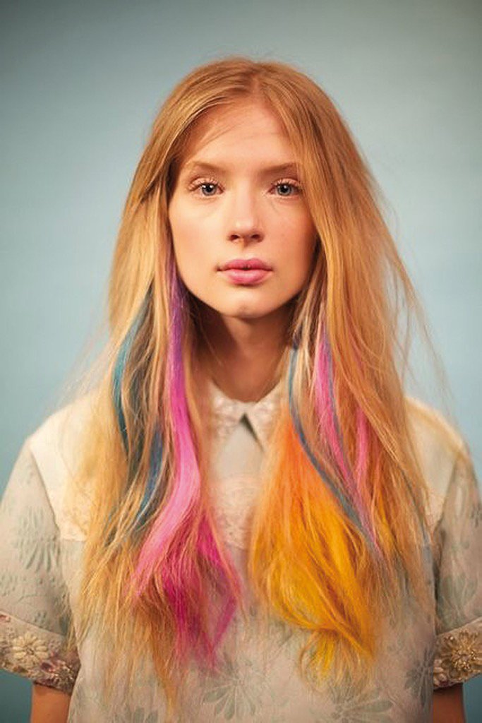 Пряди твоих волос. Разноцветные пряди. Разноцветные пряди волос. Яркие пряди в волосах. Яркие пряди на светлых волосах.