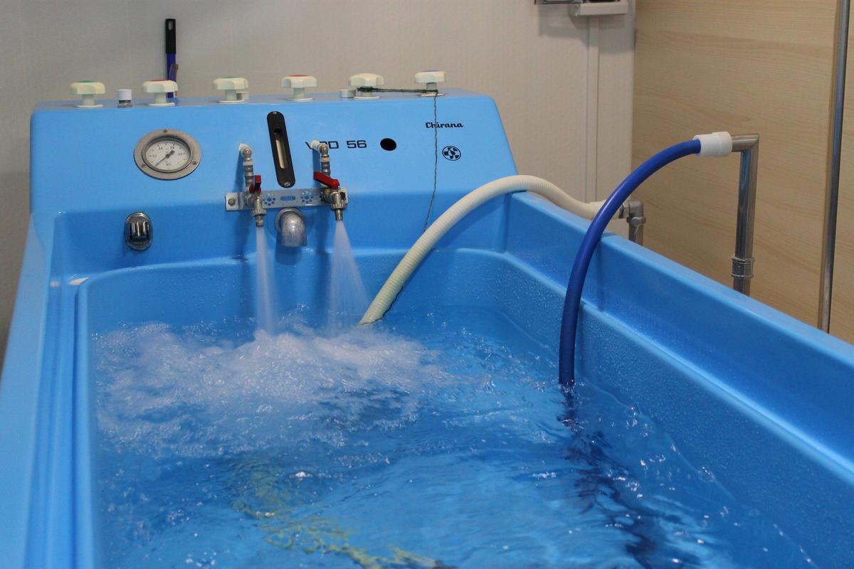 Хвойно жемчужные ванны. Санаторий красная Глинка бассейн. Гидротерапия для детей. Подводный массаж. Бальнеотерапия в реабилитации.